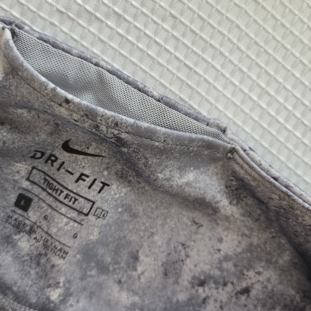 Nike Women's Gray and White Patterned Leggings - Picture 5 of 10